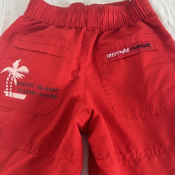 Boys Designer brand Shorts set w/ 2 tops - Picture 4 of 5